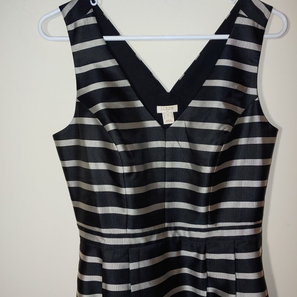J Crew Fit and Flare Deep V-Neck Stripe Mini Dress Black Silver Stripes  Size 6 - Picture 3 of 7